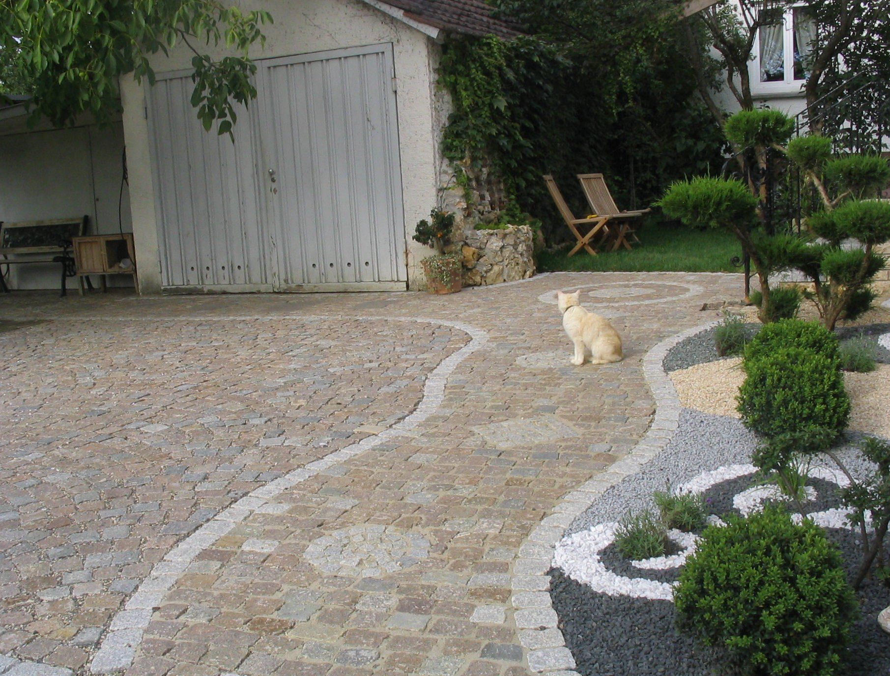Quarzit-Polygonalplatten im Japanischen Garten
